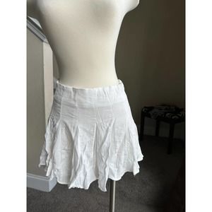 Forever 21 white pleated flouncy mini skirt. Lined. Size small